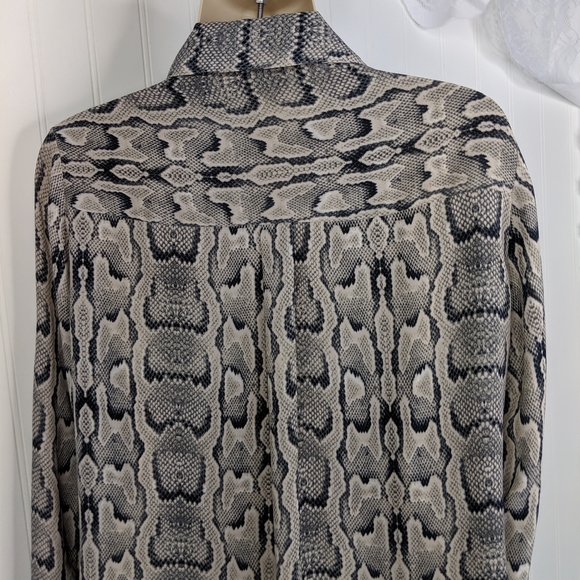 EXPRESS Portofino Python Print Button Down Blouse - Picture 8 of 12